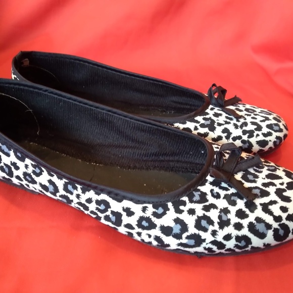Leopard Print Ballet Flats Size 10 - Picture 2 of 4